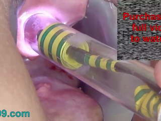 Endoscope kamera v peehole ženska pee luknja igranje.